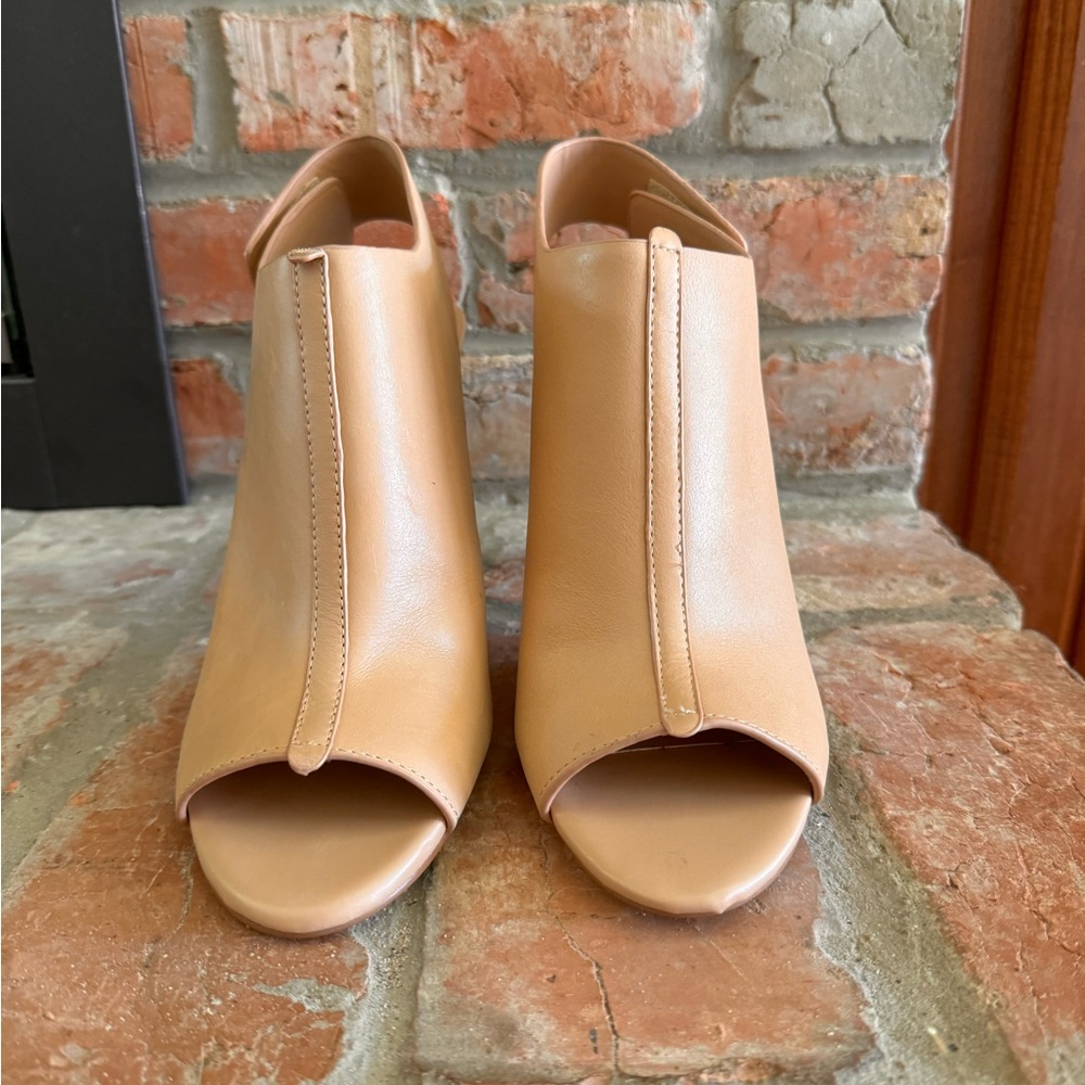 Charles by Charles David size 10 leather sling back